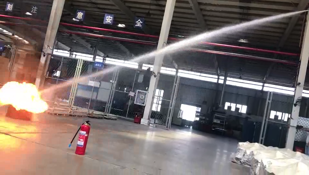 消防水炮喷水灭火 消防水炮喷水灭火